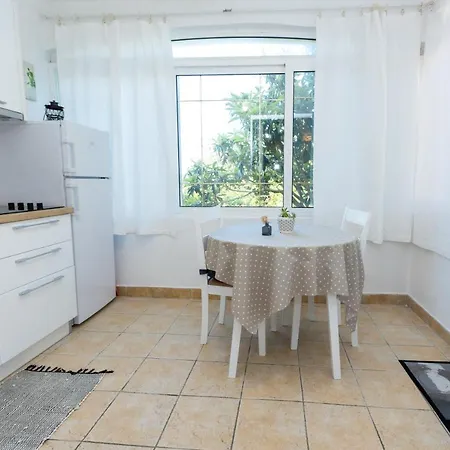 Apartment Biserka *